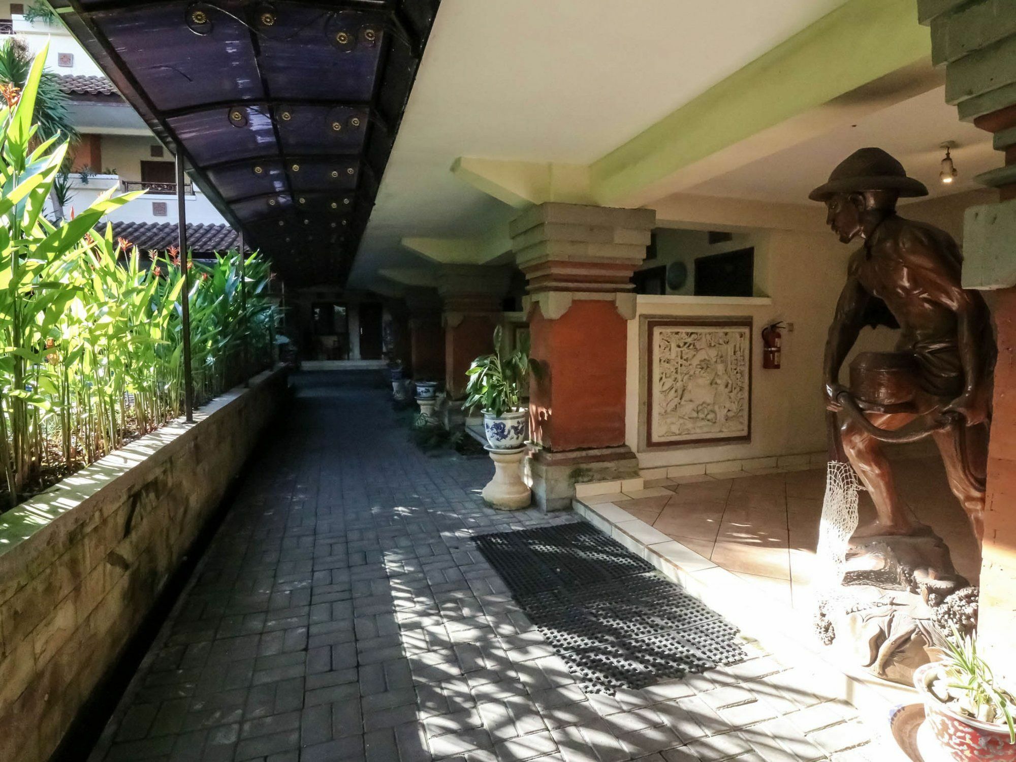 Legian Beach Hotel Kuta Lombok Exterior foto